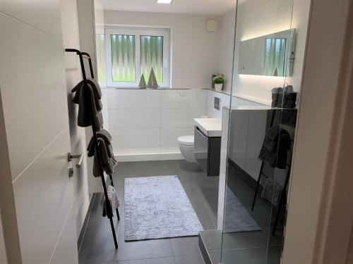 Koupelna v ubytování Traumhafte Ferienwohnung nahe dem Nord-Ostsee-Kanal