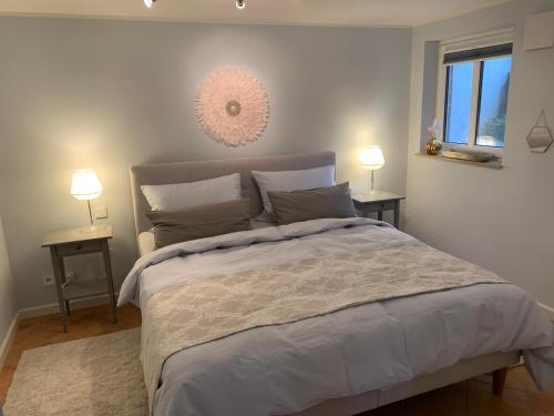 Postel nebo postele na pokoji v ubytování Traumhafte Ferienwohnung nahe dem Nord-Ostsee-Kanal