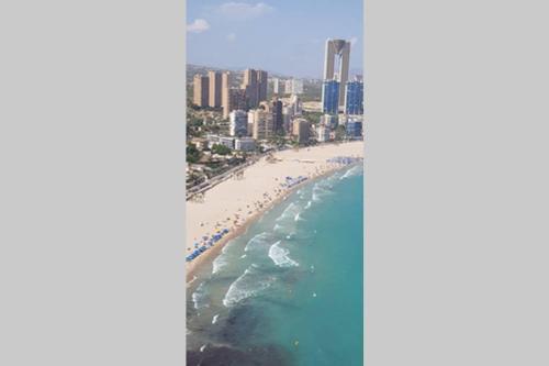 an aerial view of a beach and a city at Apartamento con wifi, mascotas bienvenidas in Benidorm