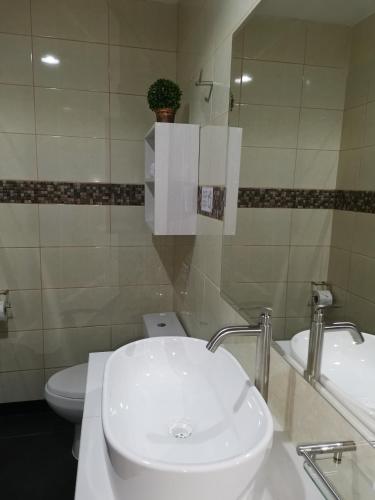 Murano Hotelにあるバスルーム