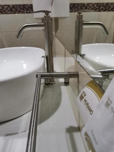 Murano Hotelにあるバスルーム