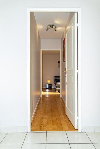 an open door leading to a hallway with a room at Le Victoria hyper-centre Décines in Décines-Charpieu