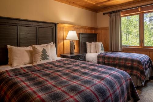 a hotel room with two beds and a window at Tamarack Lodge in Mammoth Lakes