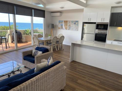 A seating area at Aqua Promenade Beachfront Holiday Apartments