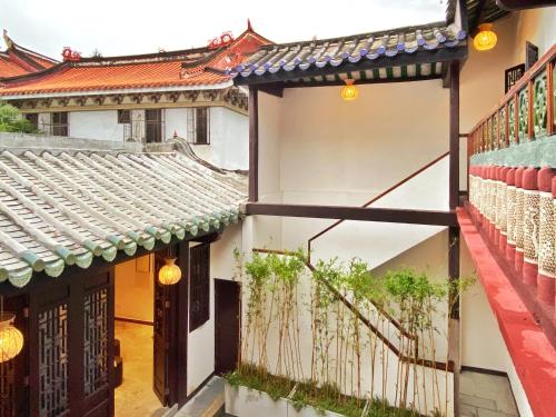 a view of a building with a roof at Chaozhou Hello Inn in Chaozhou