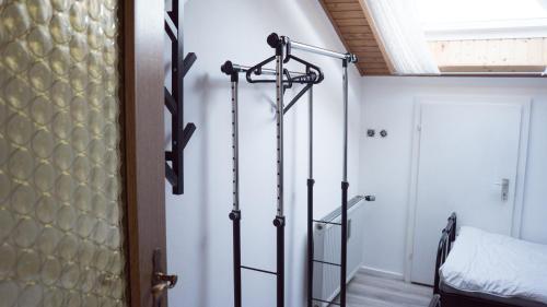 a room with a bed and a ladder next to a door at Work & stay Vohburg near Ingolstadt in Vohburg an der Donau