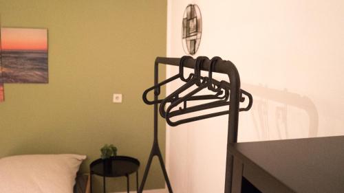 a lamp in a room next to a bed at Work & stay Vohburg near Ingolstadt in Vohburg an der Donau