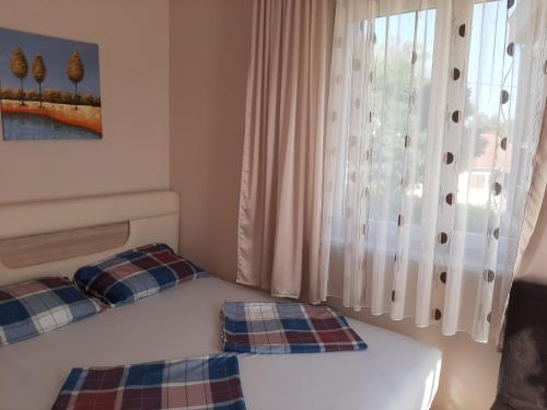 Ένα ή περισσότερα κρεβάτια σε δωμάτιο στο Apartmani Puls