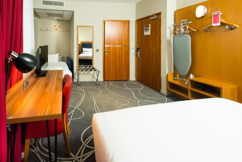 Letto o letti in una camera di ibis Styles Birmingham NEC & Airport