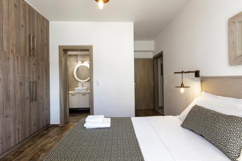 Ένα ή περισσότερα κρεβάτια σε δωμάτιο στο Aerin Villa, a Sublime Sanctuary, By ThinkVilla