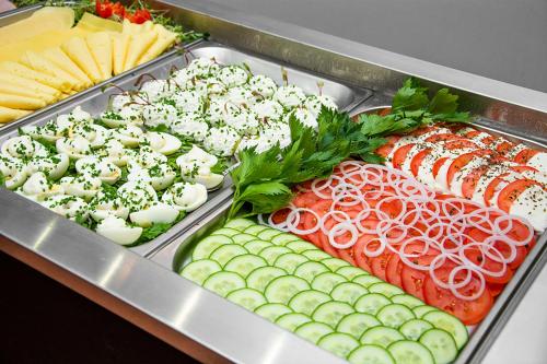 a display case with different types of seafood and vegetables at Savoy in Spała