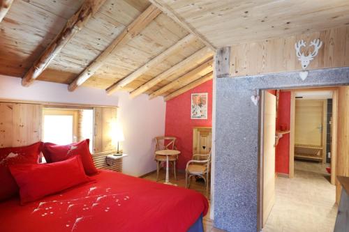 Postel nebo postele na pokoji v ubytování Les chalots de Gérardmer, Chambre d'Hôtes