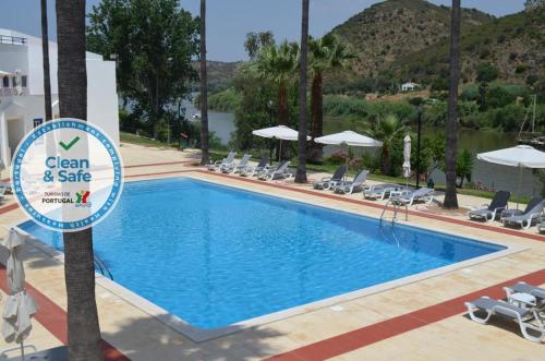 Bazén v ubytování Hotel D'Alcoutim nebo v jeho okolí