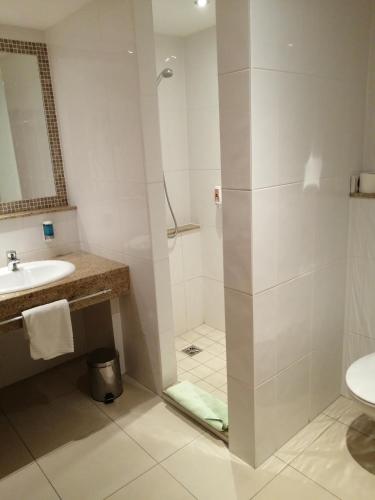 Bilik mandi di Hotel Enzian