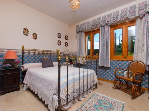מיטה או מיטות בחדר ב-Villa Tramontana de Lloseta, piscina y vista montaña