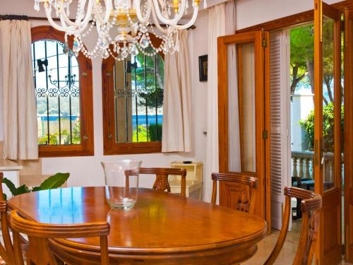 Villa Tita de Manresa, con jardines y vista mar