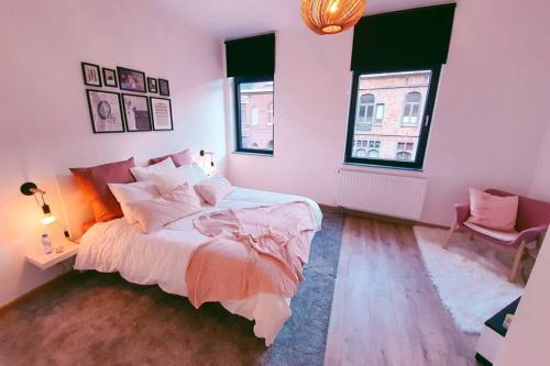 Llit o llits en una habitació de Pink studio Mons ✓ TOP position !