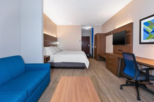 a hotel room with a bed and a desk at Holiday Inn Express and Suites Three Rivers by IHG in Three Rivers