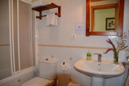 A bathroom at Casa Rural La Morena