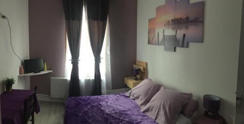 Postel nebo postele na pokoji v ubytování Hotel du Chemin de Fer