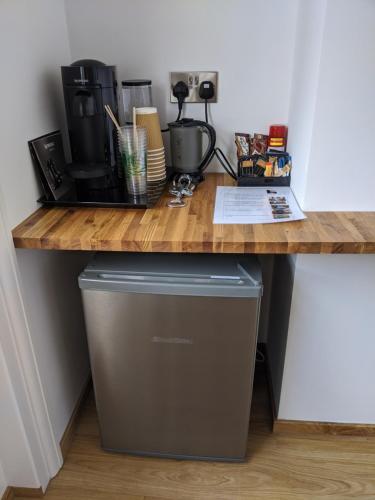 a desk with a trash can under a table at Number 8 in Canterbury