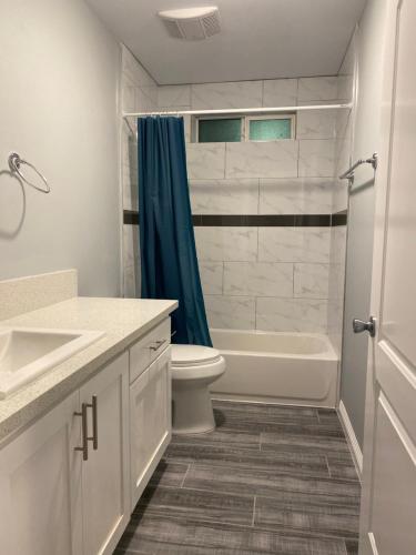 a bathroom with a tub and a toilet and a sink at Modern Hostel in Los Angeles