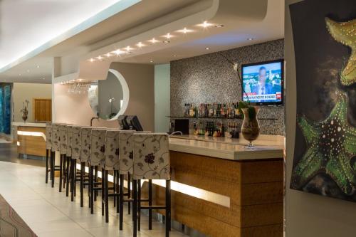 Μια τηλεόραση ή/και κέντρο ψυχαγωγίας στο Holiday Inn Express Durban - Umhlanga by IHG