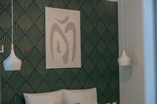 a bedroom with a green wall with a picture at WS Tour Eiffel - Nicolo in Paris