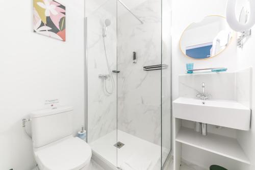 a bathroom with a shower and a toilet and a sink at WS Tour Eiffel - Nicolo in Paris