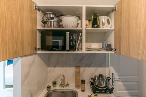 a kitchen with a sink and a microwave at WS Tour Eiffel - Nicolo in Paris