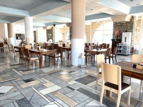 En restaurant eller et andet spisested på Pandrossos Hotel - Paros