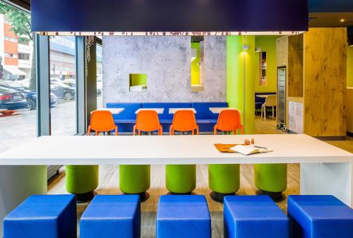a conference room with a table and chairs at Ibis budget München Airport Erding in Erding