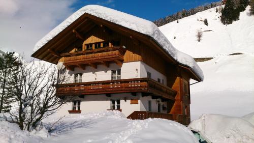 Haus Fürhapter Markus during the winter