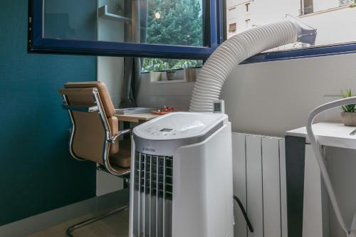 a heater in a room with a chair and a window at WS Tour Eiffel - Nicolo in Paris