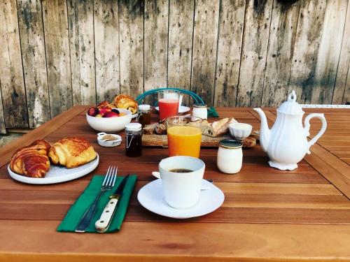 Opțiuni de mic dejun disponibile oaspeților de la MAISON MATEJEWSKI chambre d'hôtes avec jardin