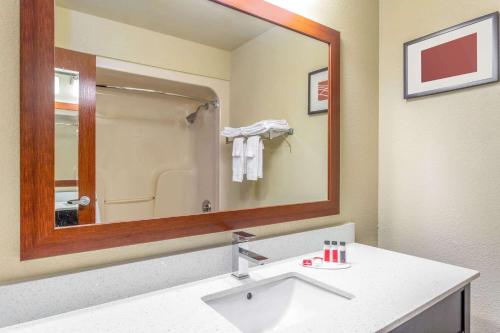 Koupelna v ubytování Days Inn by Wyndham Blairsville