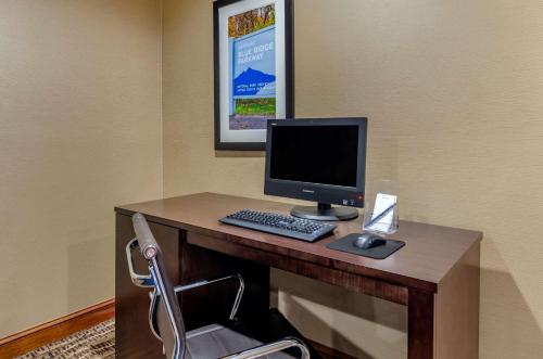 Μια τηλεόραση ή/και κέντρο ψυχαγωγίας στο Comfort Inn