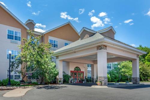 a building with a gazebo in front of it at Comfort Suites in Marquette