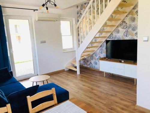 Μια τηλεόραση ή/και κέντρο ψυχαγωγίας στο Domki Apartamentowe Orłówka
