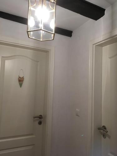 a chandelier hanging over a door in a room at Ferienwohnung Jacobshof in Oberstedem