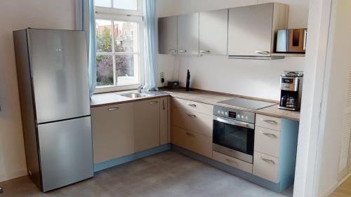 a kitchen with a refrigerator and a sink at Lieblingsapartment mit 2 Schlafzimmern - Nördliche Altstadt in Rostock in Rostock