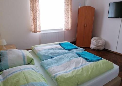 two beds sitting in a room with a window at Willa Mare Nostrum Gdynia - pokoje gościnne in Gdynia