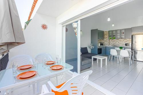 AirCon HeatedPool Modern Apartment Los Cristianos