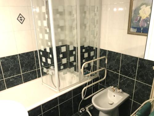 a bathroom with a shower and a sink at Chill Out Apartment, 2 mins from beach in Nice