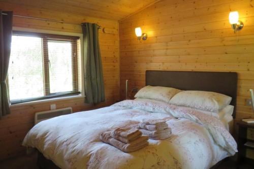 Ένα ή περισσότερα κρεβάτια σε δωμάτιο στο Cul Darach Lodge, Glen Roy Nature Reserve
