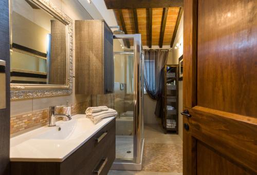 a bathroom with a sink and a shower at La Rugantina in Cortona