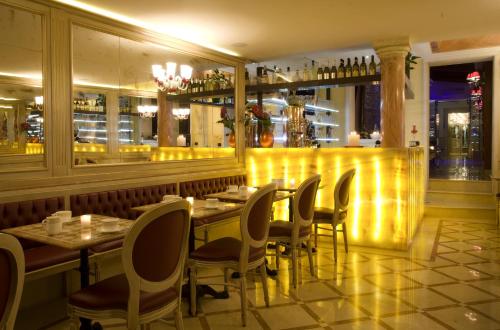 Restorāns vai citas vietas, kur ieturēt maltīti, naktsmītnē Hotel Alcyone