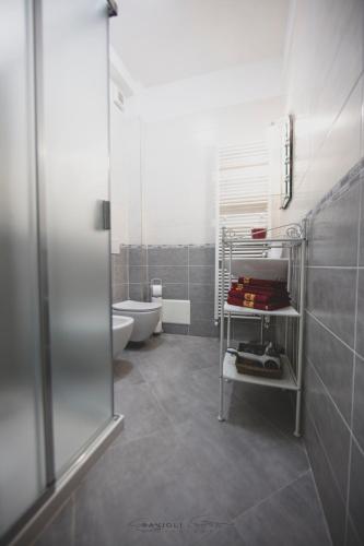 a bathroom with a toilet and a sink at ART & BOOKS bed and breakfast in Mantova