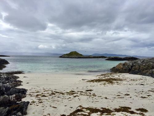 A beach at or near the bed & breakfast 