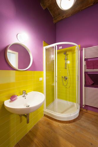 a bathroom with a sink and a shower at B&B Borgo Castello in Marostica